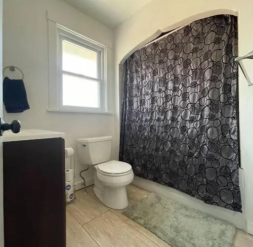 Apartment Large 2 Bedroom Great Location Close To Everything Pittsburgh