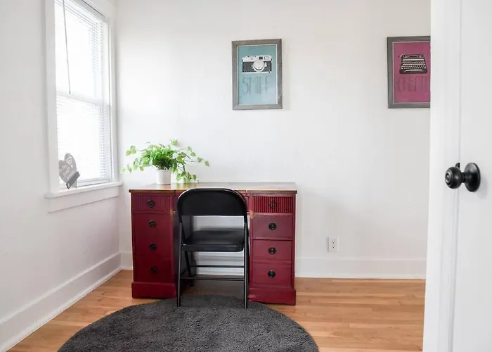 Large 2 Bedroom Great Location Close To Everything * Pittsburgh