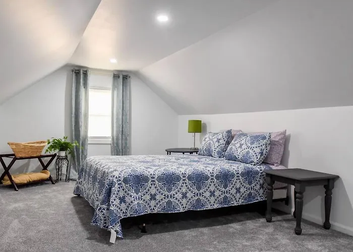 Large 2 Bedroom Great Location Close To Everything *