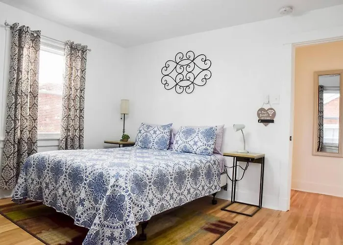 Large 2 Bedroom Great Location Close To Everything * Pittsburgh