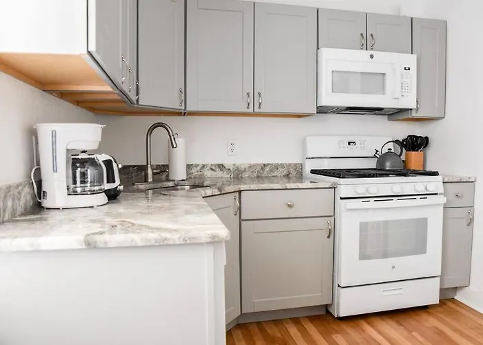 Large 2 Bedroom Great Location Close To Everything * Pittsburgh